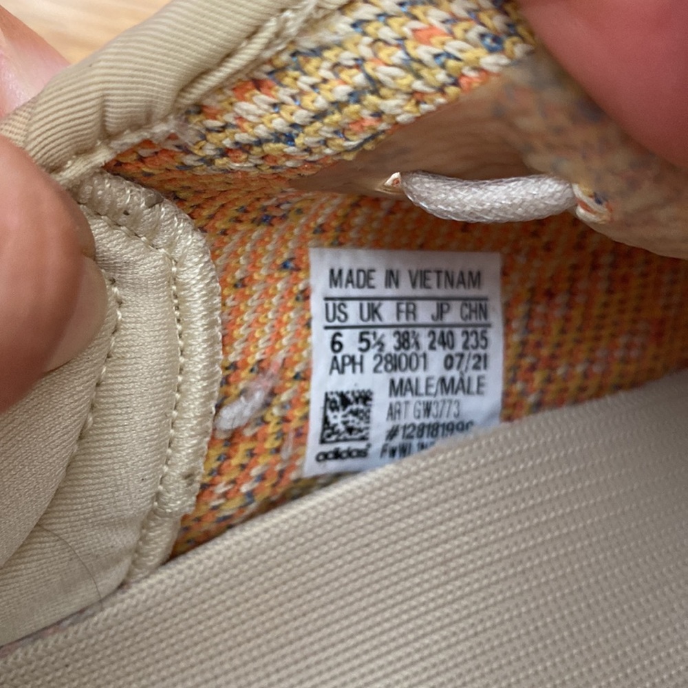 Yeezys sneakers size 6 mens , about 7.5 womens. Worn twice - Picture 5 of 5